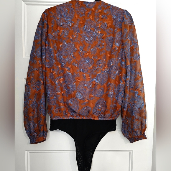 En Creme Floral Jacquard Chiffon Bodysuit sz small - Picture 4 of 4